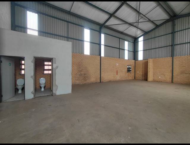272M² WAREHOUSE TO LET IN CLAYVILLE